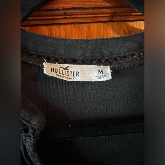 ⭐️Hollister⭐️ Long sleeve black blouse, size Medium ⭐️ - Picture 2 of 12